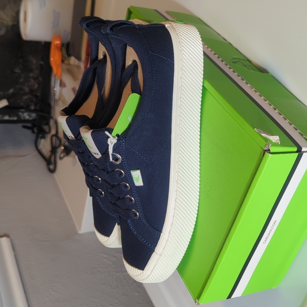 Cariuma (Navy Blue Canvas/White Sole) 7.5W